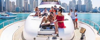 Dubai Marina: Yacht Tour with Optional Breakfast or BBQ