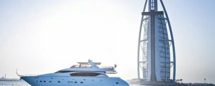 Dubai Marina: Yacht Tour with Optional Breakfast or BBQ